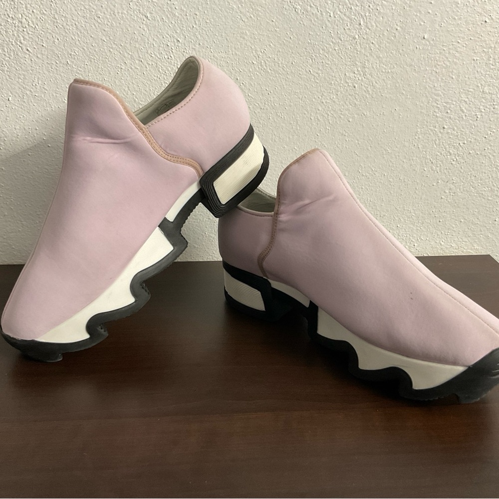 iRi NYC Wes Outline pale pink and black￼ Sneakers Size 38.5/8.5